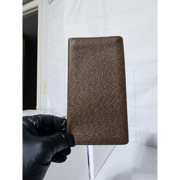 Louis Vuitton Taiga Leather Bifold Long Wallet Brown - Picture 1 of 15